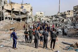A la suite de bombardements israéliens, dans la ville de Gaza, le 18 avril 2024.