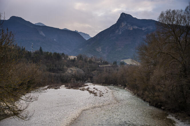 La Drôme, en février 2023. Le niveau d’eau est exceptionnellement bas en raison de la sécheresse.