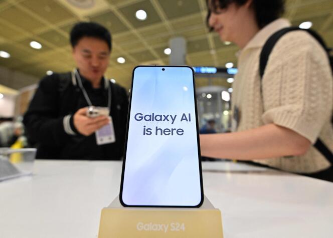 Un Samsung Galaxy S24, au salon World IT Show de Séoul, le 18 avril 2024.