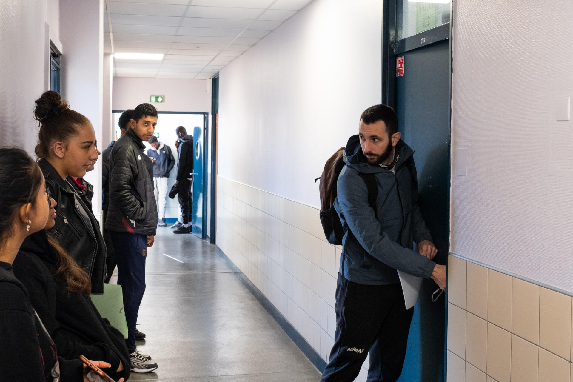 Alexandre Menozzi prepares with his students for the next high school Olympics, in La Courneuve (Seine-Saint-Denis), on April 2, 2024.