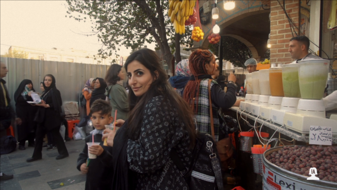 Image extraite du documentaire « Nous, jeunesse(s) d’Iran. Voyage interdit au sein de la génération Z iranienne », de Solène Chalvon-Fioriti.