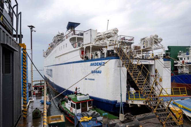 L’« Akdeniz », qui fait partie de la coalition de la « flottille de la liberté », est ancré au port maritime de Tuzla, près d’Istanbul, le 19 avril 2024.