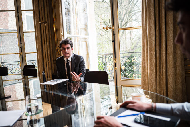 Le Premier ministre Gabriel Attal dans son bureau de Matignon, Paris, le 4 avril 2024. 