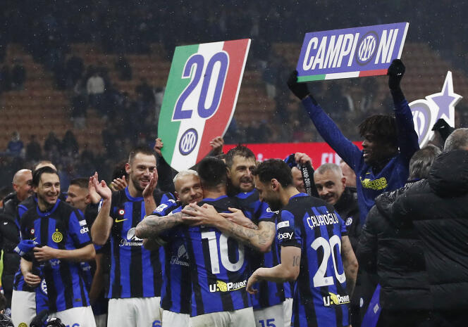 Inter Milan players celebrate winning their twentieth Serie A title after the match.