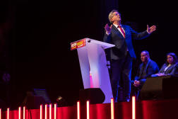 Jean-Luc Mélenchon lors du meeting du parti La France Insoumise pour les élections européennes, à Roubaix, le 17 avril 2024.