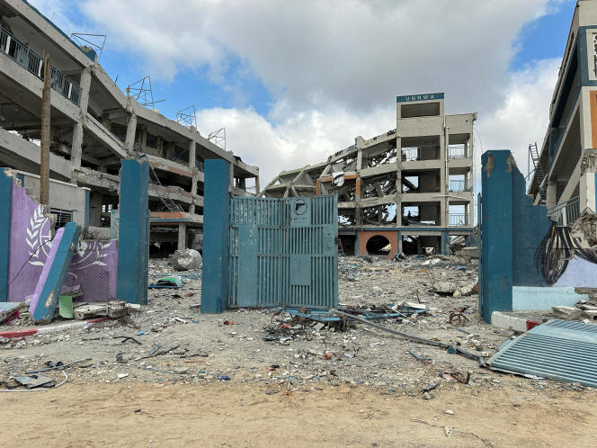 Une école de l’UNRWA détruite lors de l’offensive militaire israélienne à Khan Younès, dans le sud de la bande de Gaza, le 14 avril 2024.
