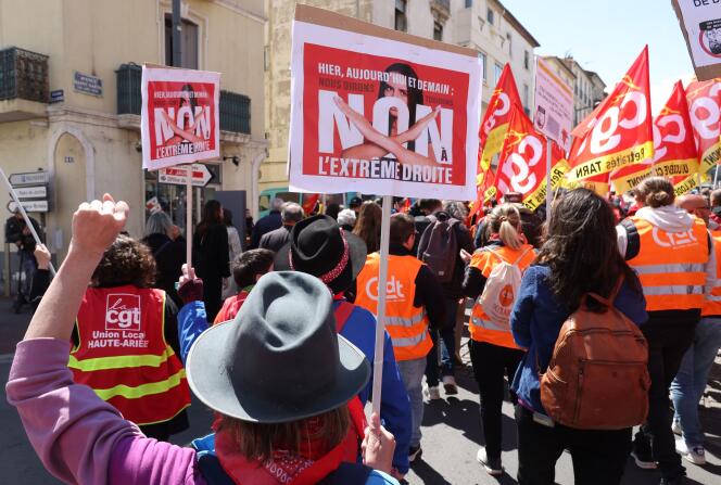 Plusieurs centaines de personnes ont défilé à Béziers, mardi 23 avril, pour protester contre l’extrême droite. 