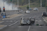 Une voiture détruite lors d’une attaque par des militants palestiniens à Sderot (Israël), le 7 octobre 2023. 