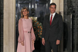 Le premier ministre espagnol, Pedro Sanchez, et son épouse, Begoña Gomez, à Londres le 3 décembre 2019.