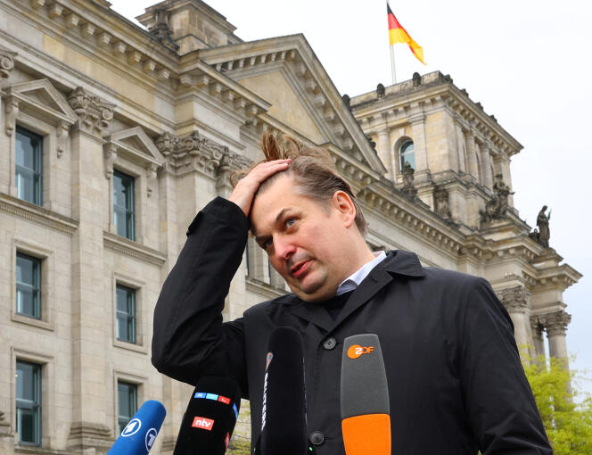 L’eurodéputé allemand Maximilian Krah, membre du parti d’extrême droite Alternative für Deutschland, à Berlin, le 24 avril 2024.