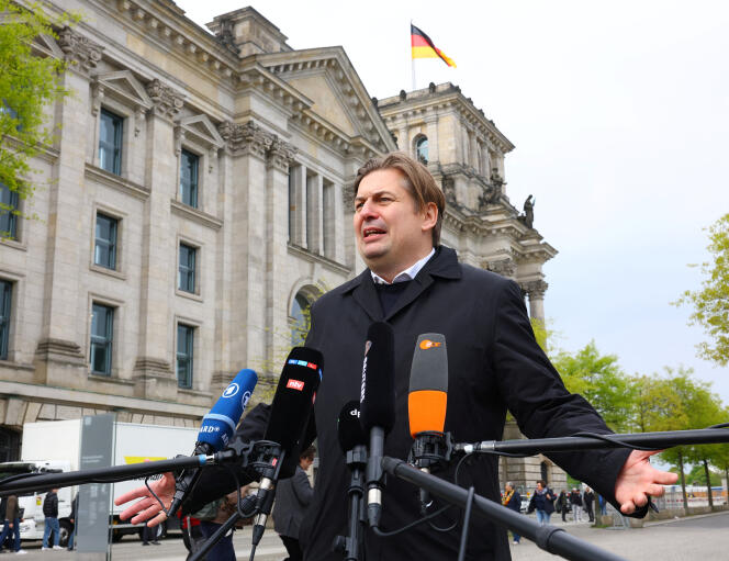 4月24日にベルリンで撮影した極右ドイツ連邦議会議員マクシミリアン・クラ氏。 