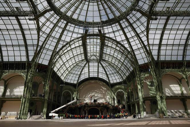 La nef du Grand Palais rénovée pour accueillir les épreuves d’escrime et de taekwondo des JO de Paris lors de la visite d’Emmanuel Macron, le 15 avril 2024.