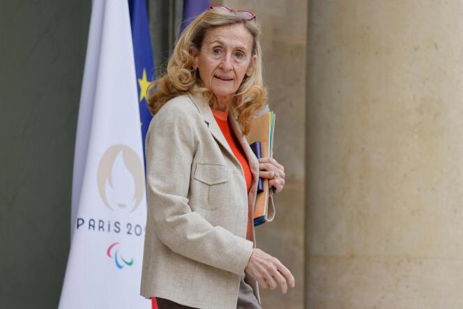 La ministre de l'Éducation nationale, Nicole Belloubet, quitte l'Elysée, à Paris, le 24 avril 2024. 