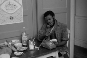 Gabriel (Paul Eyam Nzie Okpokam) dans « Bushman », de David Schickele.