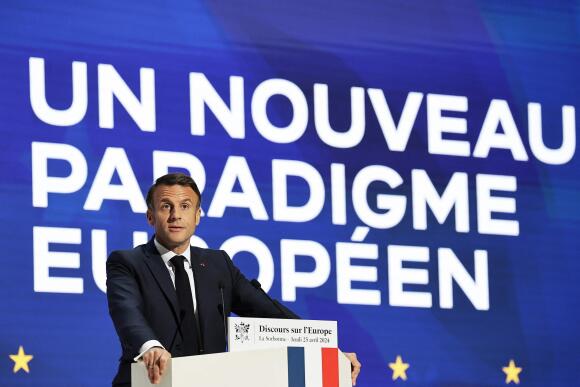 Le président de la République, Emmanuel Macron, prononce son discours sur l’Europe dans le grand amphithéâtre de l’université de la Sorbonne, le 25 avril 2024.