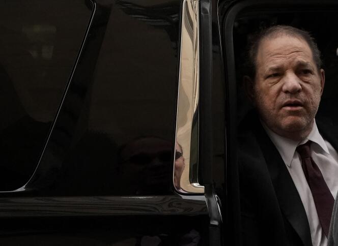 Harvey Weinstein lors de son arrivée à la Cour suprême de Manhattan (New York), au troisième jour de délibérations du jury dans le cadre de son procès pour agressions sexuelles, le 20 février 2020. 