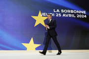 Le président de la République, Emmanuel Macron, à l’université de la Sorbonne, avant son discours sur l’Europe, le 25 avril 2024.