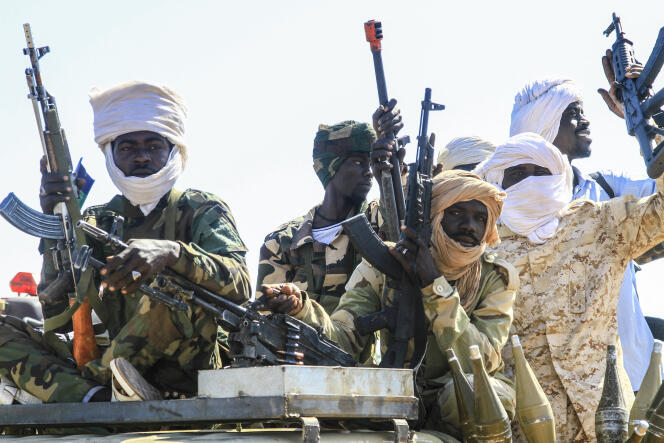 Des combattants du Mouvement populaire de libération du Soudan, un groupe rebelle actif au Darfour, qui soutient le général Abdel Fattah Abdelrahman Al-Bourhane, dans le sud-est du pays, le 28 mars 2024.