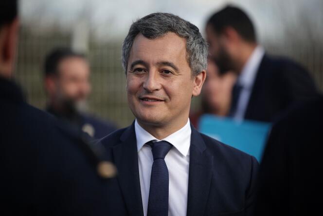 Le ministre de l'Intérieur et de l'Outre-mer, Gérald Darmanin, lors d'une visite à la gendarmerie de Pont-de-Salars, dans le sud-ouest de la France, le 25 avril 2024. 