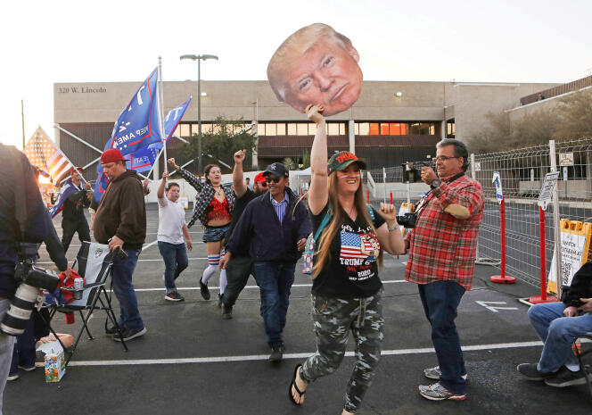 Des partisans de Donald Trump lors d’une manifestation « Stop the Steal » (halte au vol) après l’annonce du résultat de l’élection présidentielle américaine de 2020, à Phoenix, Arizona, le 9 novembre 2020. 