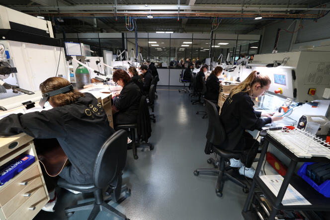A l’usine de joaillerie de luxe Orest, une filiale de  LVMH, à Saint-Die-des-Vosges, le 6 mars 2024.
