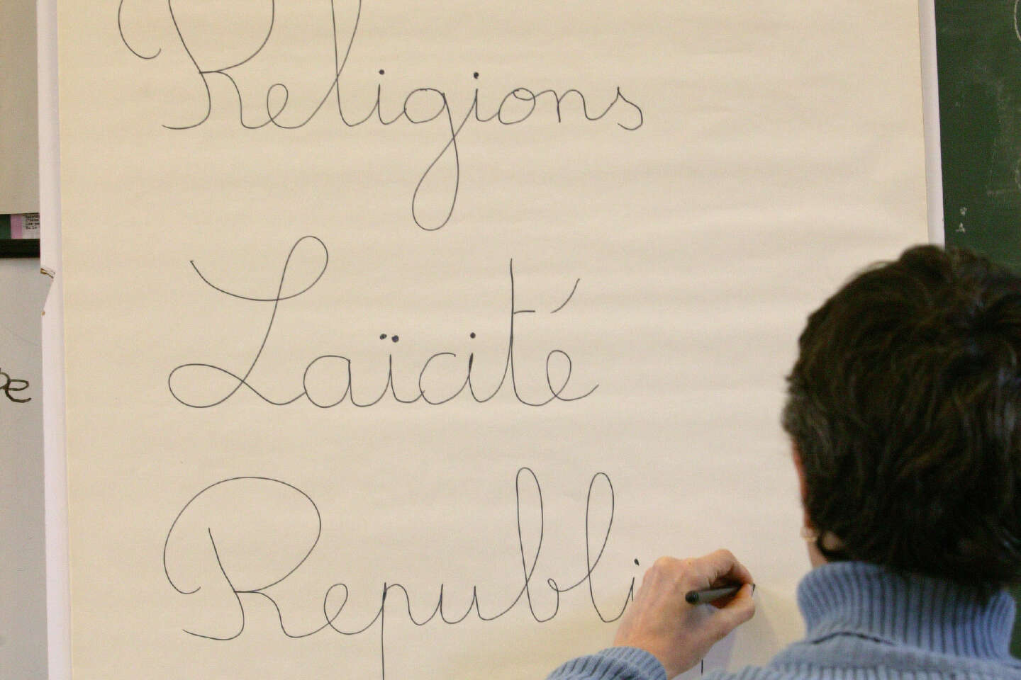 Regarder la vidéo Loi de 2004 : « L’interdiction de l’ostentation religieuse dans les écoles publiques est conforme au principe de laïcité »