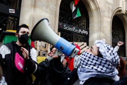 Manifestation devant Sciences Po en soutien à la Palestine, à Paris, le 26 avril 2024. 