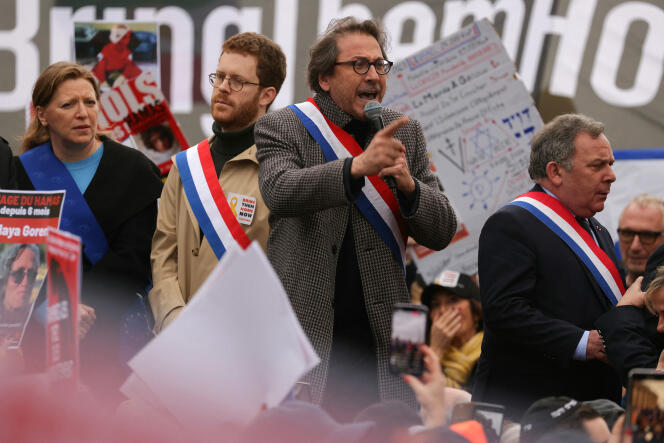Le député socialiste de l’Essone, Jérôme Guedj, lors du rassemblement organisé par le Conseil représentatif des institutions juives de France appelant à la libération des otages détenus à Gaza depuis les attaques du 7 octobre menées par le Hamas contre Israël, à Paris, le 7 avril 2024.