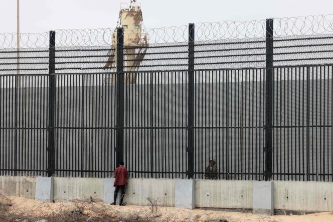Le mur séparant l’Egypte de Rafah, dans le sud de la bande de Gaza, le 26 avril 2024.