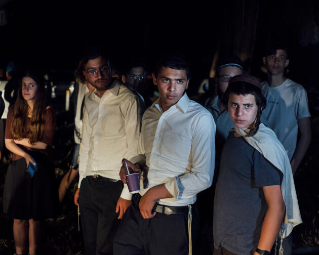 De jeunes Israéliens, près d’Ashkelon (Israël), le 24 avril 2024.
