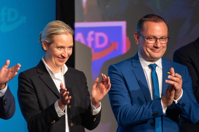 Alice Weidel und Tino Chrupalla, Co-Vorsitzende der rechtsextremen AfD, bei einem Treffen in Donaueschingen (Baden-Württemberg) am 27. April 2024 vor der Europawahl.