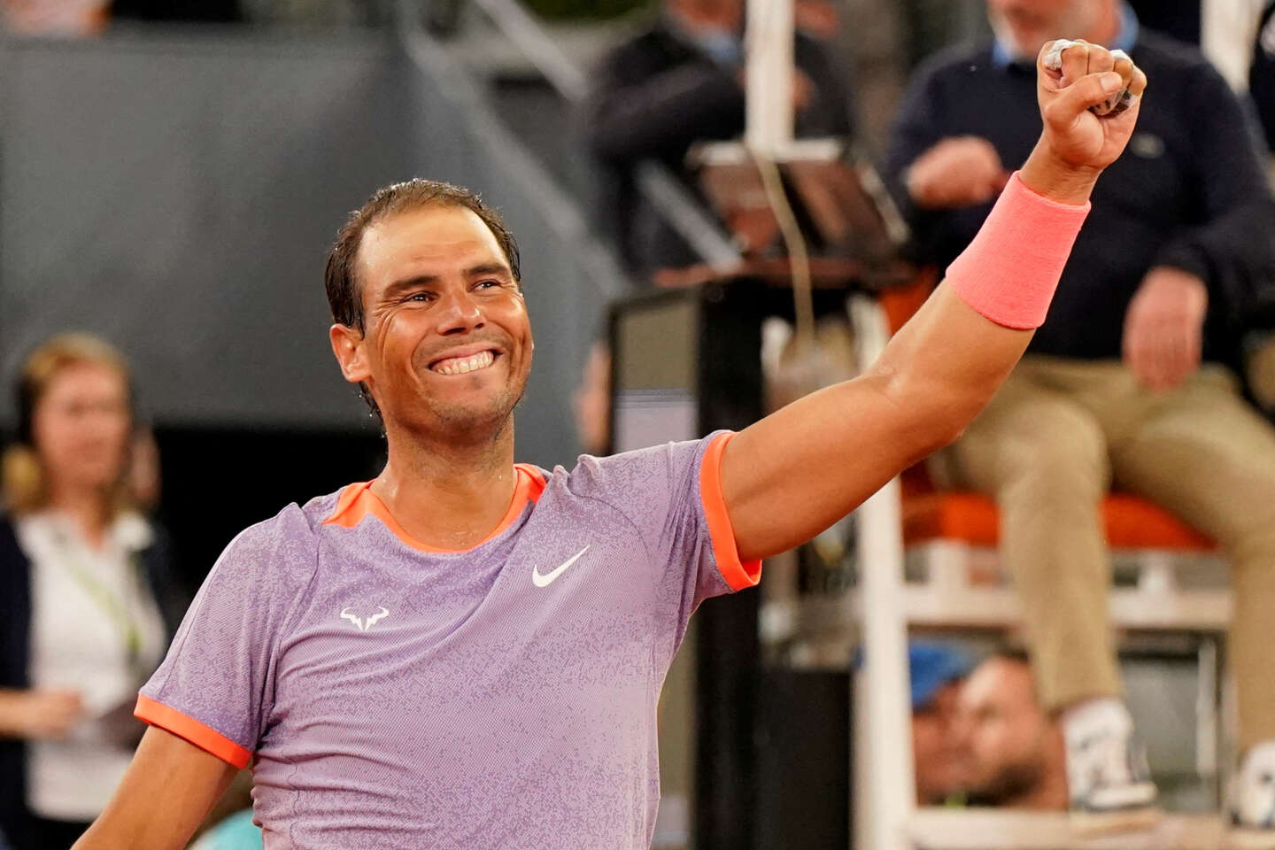 Regarder la vidéo Tennis : Rafael Nadal bat Alex de Minaur à Madrid, de bon augure à un mois de Roland-Garros