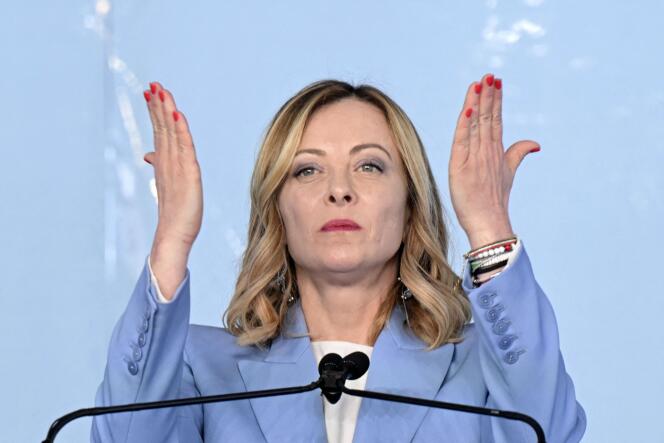 La première ministre italienne, Giorgia Meloni, lors de la réunion de campagne du parti d’extrême droite Fratelli d’Italia (Frères d’Italie) avant les élections européennes, le 28 avril 2024 à Pescara.  