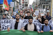 Des manifestants se rassemblent contre la peine de mort prononcée contre Toomaj Salehi, à Berlin, en Allemagne, le dimanche 28 avril 2024.