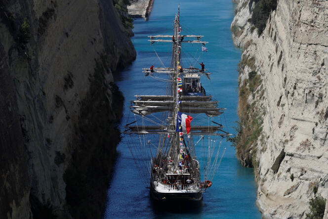 Le « Belem » a quitté la Grèce en direction de la France, avec à son bord la flamme olympique, attendue le 8 mai à Marseille, le 27 avril 2024.