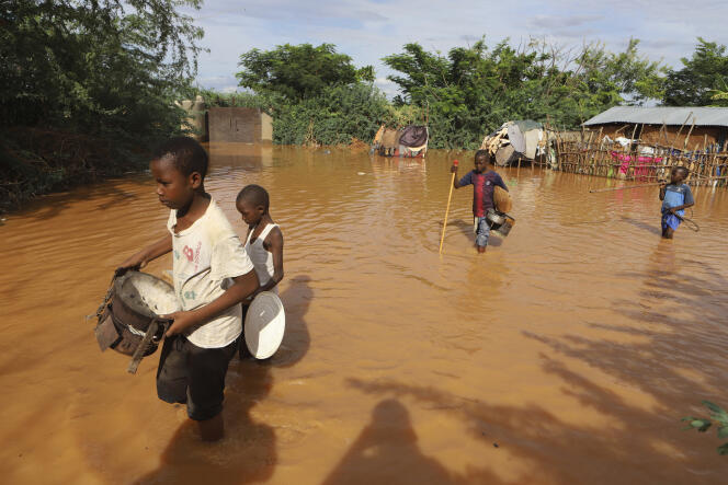La « grande saison des pluies » a débuté à la fin de mars au Kenya et doit durer jusqu’à la fin de mai ou au début de juin. Cette année, des pluies supérieures à la normale ont causé d’importantes inondations. 