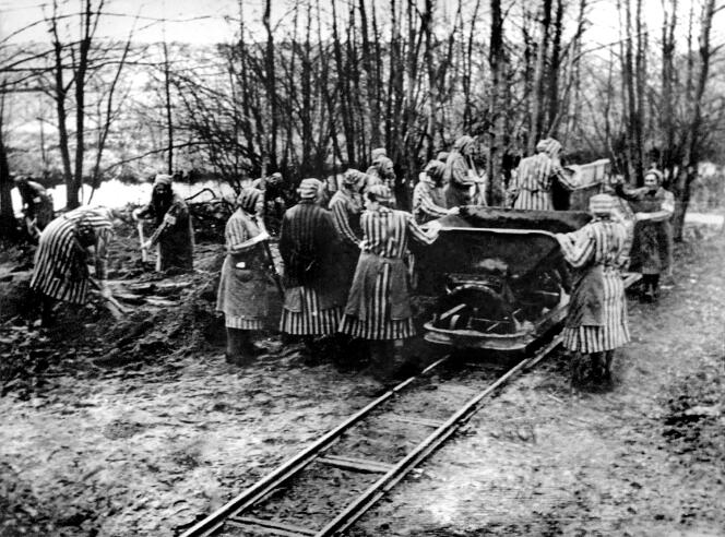 Des prisonnières au camp de concentration de Ravensbrück (Allemagne).