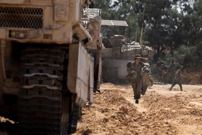 Déploiement de l'armée israélienne dans le sud d'Israël, près de la frontière avec la bande de Gaza, le 28 avril 2024.
