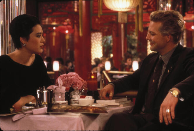 Tracy Tzu (Ariane Koizumi) et Stanley White (Mickey Rourke) dans « L’Année du dragon » (1985), de Michael Cimino.