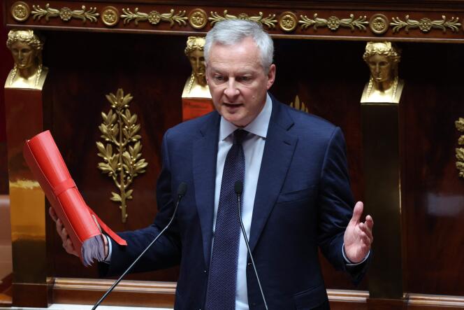 经济部长布鲁诺·勒梅尔 (Bruno Le Maire) 在 2024 年 4 月 29 日巴黎国民议会关于公共财政方向和规划的辩论中发表讲话。 