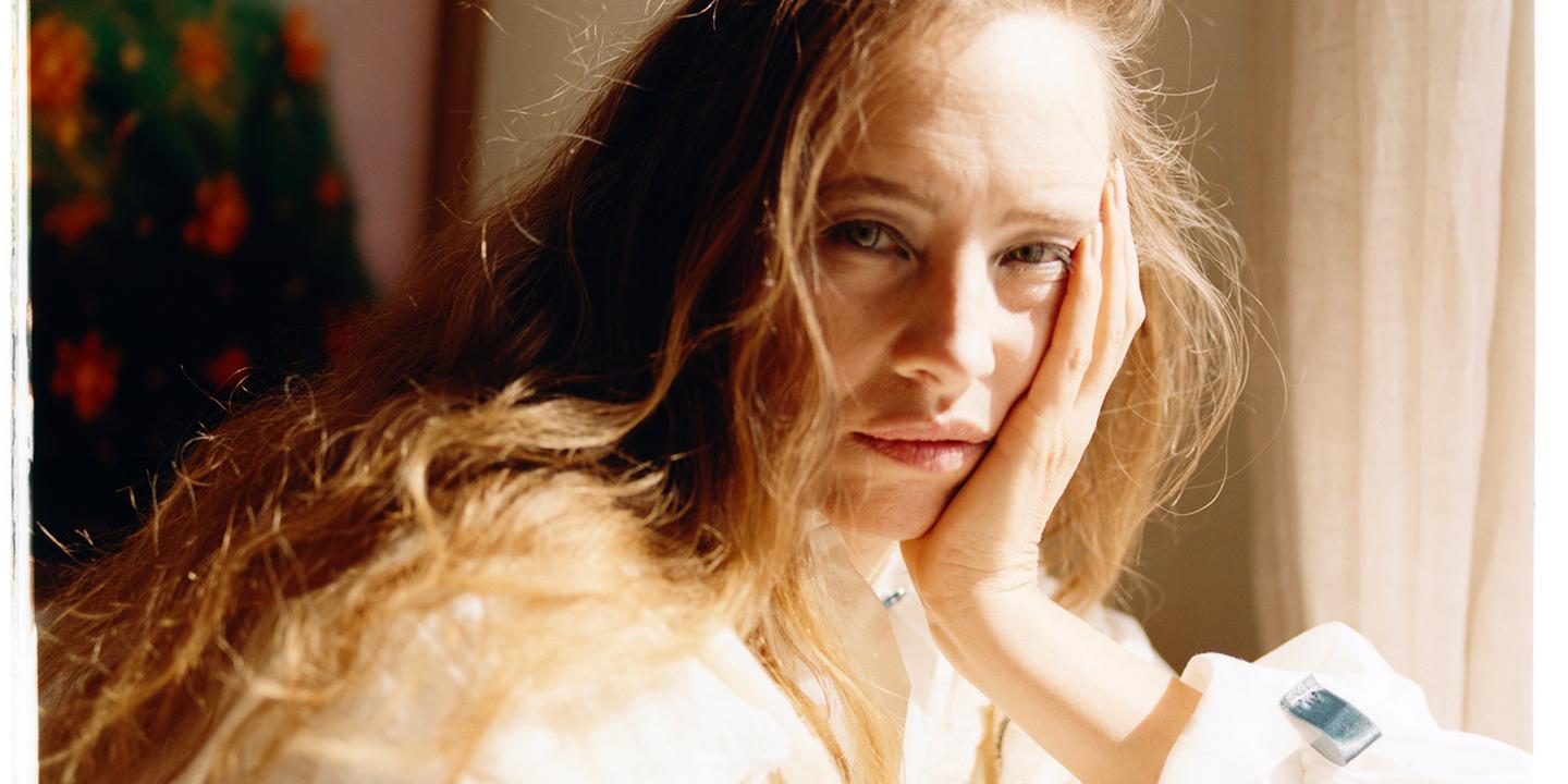 Isild Le Besco, rescapée de la violence : « Prisonnière de mes manques  matériels et affectifs, jétais le terrain parfait pour toutes les  maltraitances »