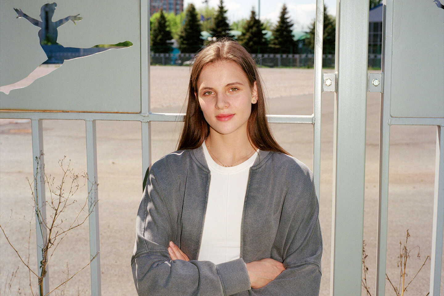 Regarder la vidéo JO 2024 : l’athlète ukrainienne Mariia Vysochanska portera la flamme olympique à Marseille 