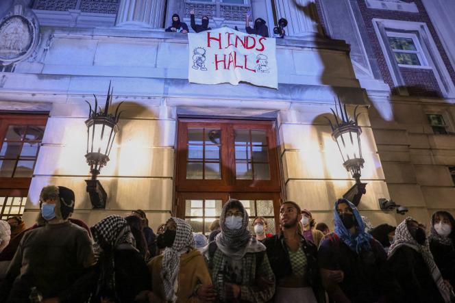 Protesters take over Columbia University s Hamilton Hall in escalation of anti war demonstrations