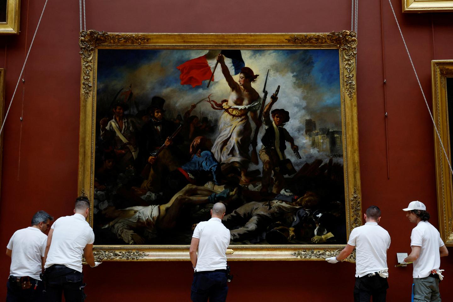 'Liberty Leading the People' returns to Louvre, restored