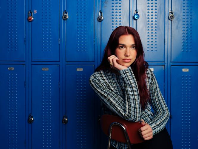 Dua Lipa mentre promuove il suo nuovo album 