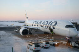 Un avion Finnair à l’arrêt sur le tarmac de l’aéroport d’Helsinki-Vantaa, à Vantaa, en Finlande, le 9 février 2024.