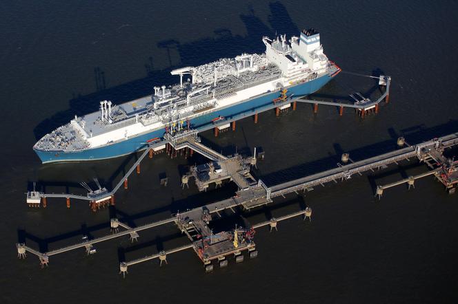 Le méthanier « Höegh Esperanza », au terminal GNL de Wilhelmshaven (Allemagne), le 2 septembre 2023.