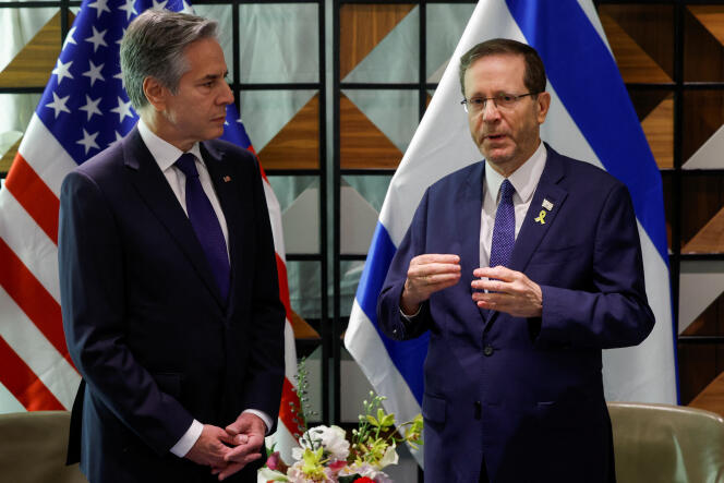 Antony Blinken et Isaac Herzog, à Tel Aviv, le 1er mai 2024.
