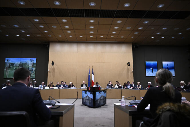 La comisión especial sobre el fin de la vida en la Asamblea Nacional, en París, el 22 de abril de 2024.