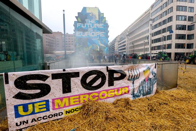Lors d’une manifestation en marge du conseil de l’agriculture et de la pêche à Bruxelles, le 26 mars 2024.